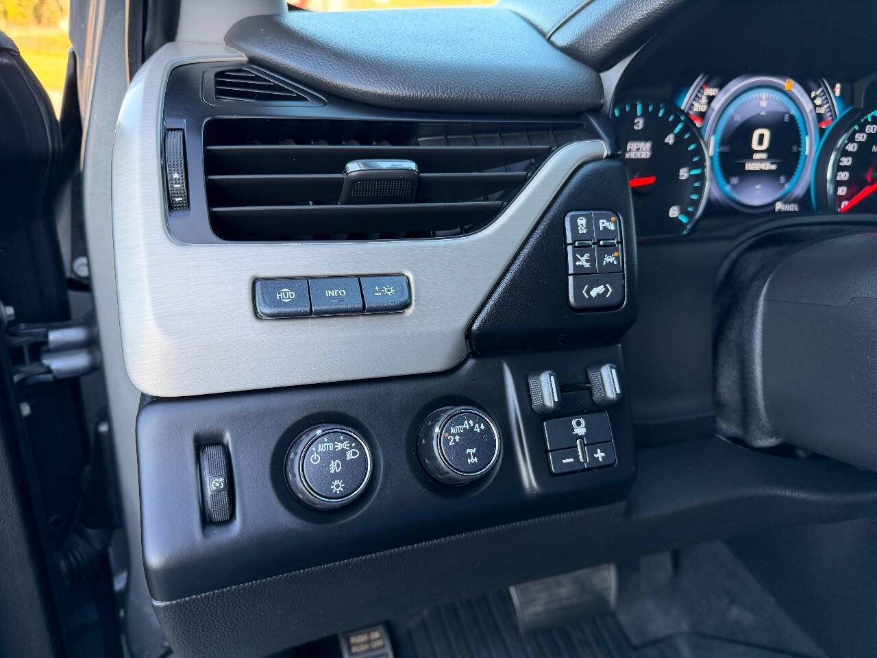 Used 2020 GMC Yukon Denali w/ Denali Premium Package AWD/4WD image 9