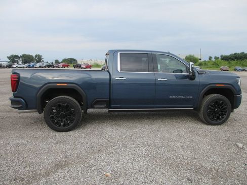 New 2026 GMC Sierra 2500 Denali Ultimate AWD/4WD image 3