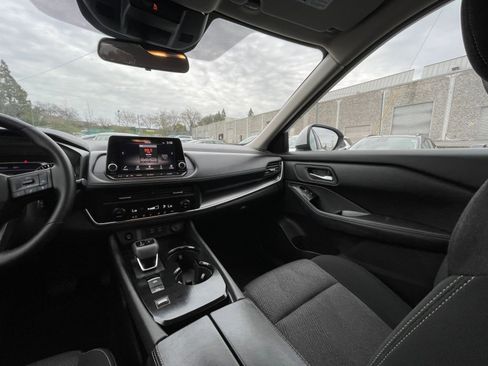 Used 2025 Nissan Rogue SV image 37