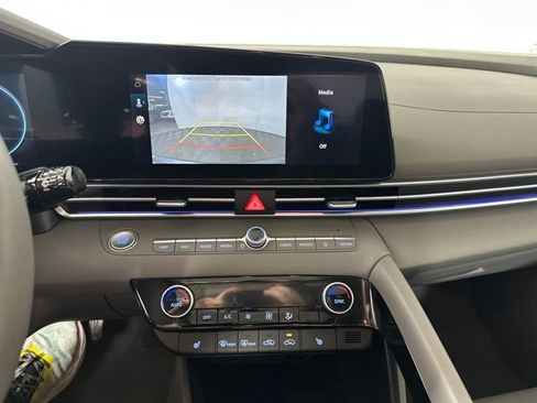 Certified 2025 Hyundai Elantra SEL image 50