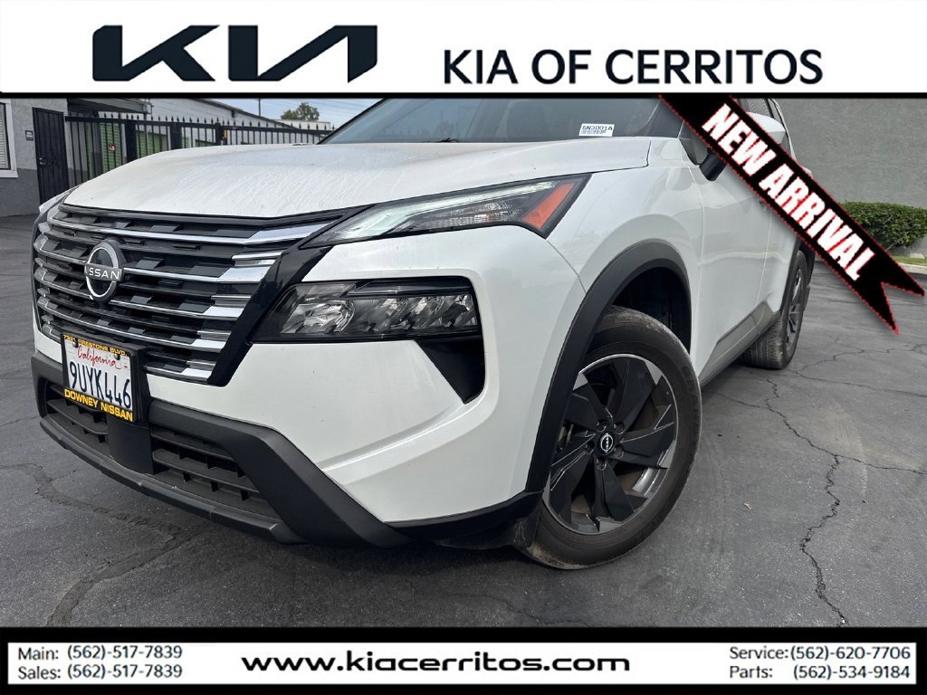 Used 2025 Nissan Rogue SV FWD image 1
