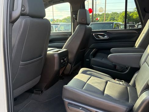 Used 2023 Chevrolet Tahoe Z71 w/ Luxury Package AWD/4WD image 14