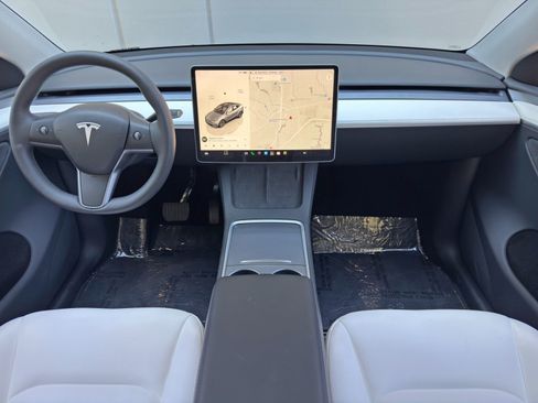Used 2024 Tesla Model Y Long Range RWD image 13