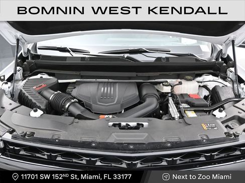 Used 2025 Chevrolet Traverse RS image 12