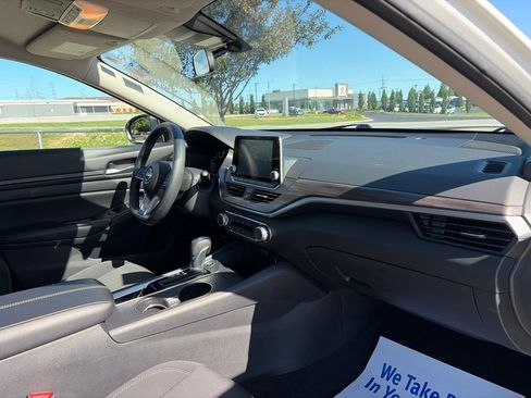 Used 2025 Nissan Altima 2.5 SV FWD image 25