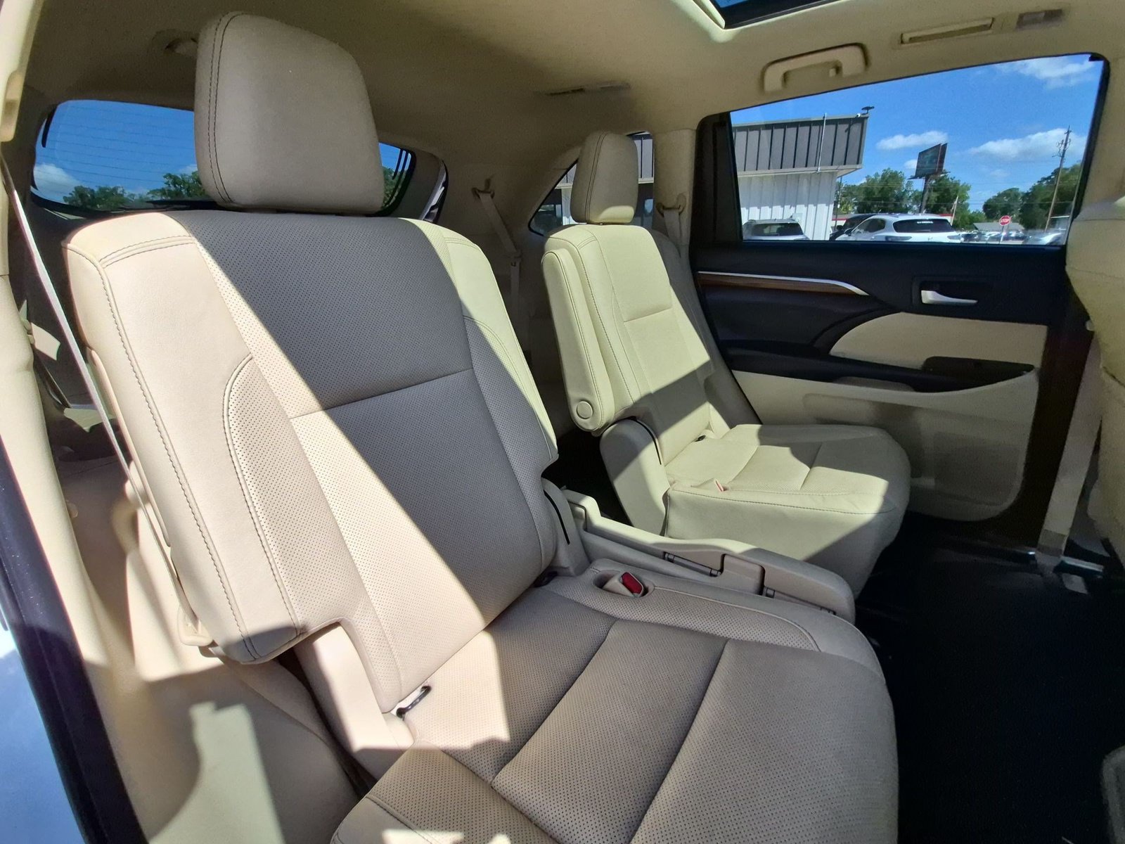 Used 2019 Toyota Highlander Limited Platinum AWD/4WD image 27