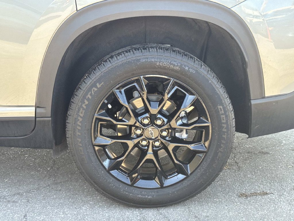 Used 2025 Chevrolet Traverse LT w/ Midnight/Sport Edition FWD image 29