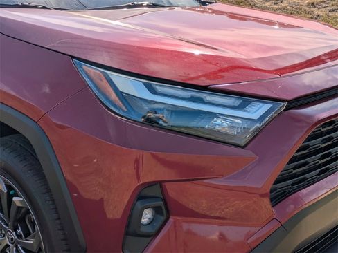 Used 2022 Toyota RAV4 XLE Premium image 9