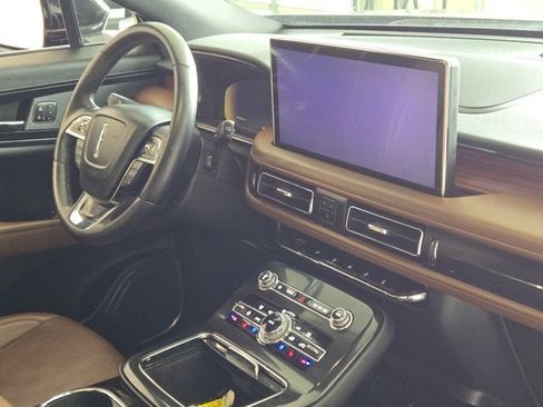 Used 2022 Lincoln Nautilus Reserve image 5