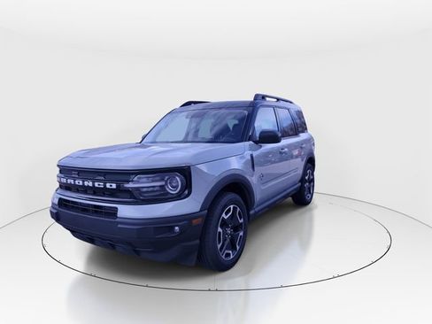 Used 2022 Ford Bronco Sport Outer Banks w/ Tech Package AWD/4WD image 4