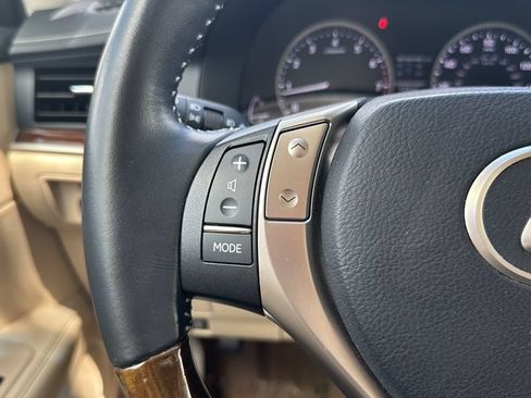 Used 2015 Lexus ES 350 w/ Luxury Package FWD image 19