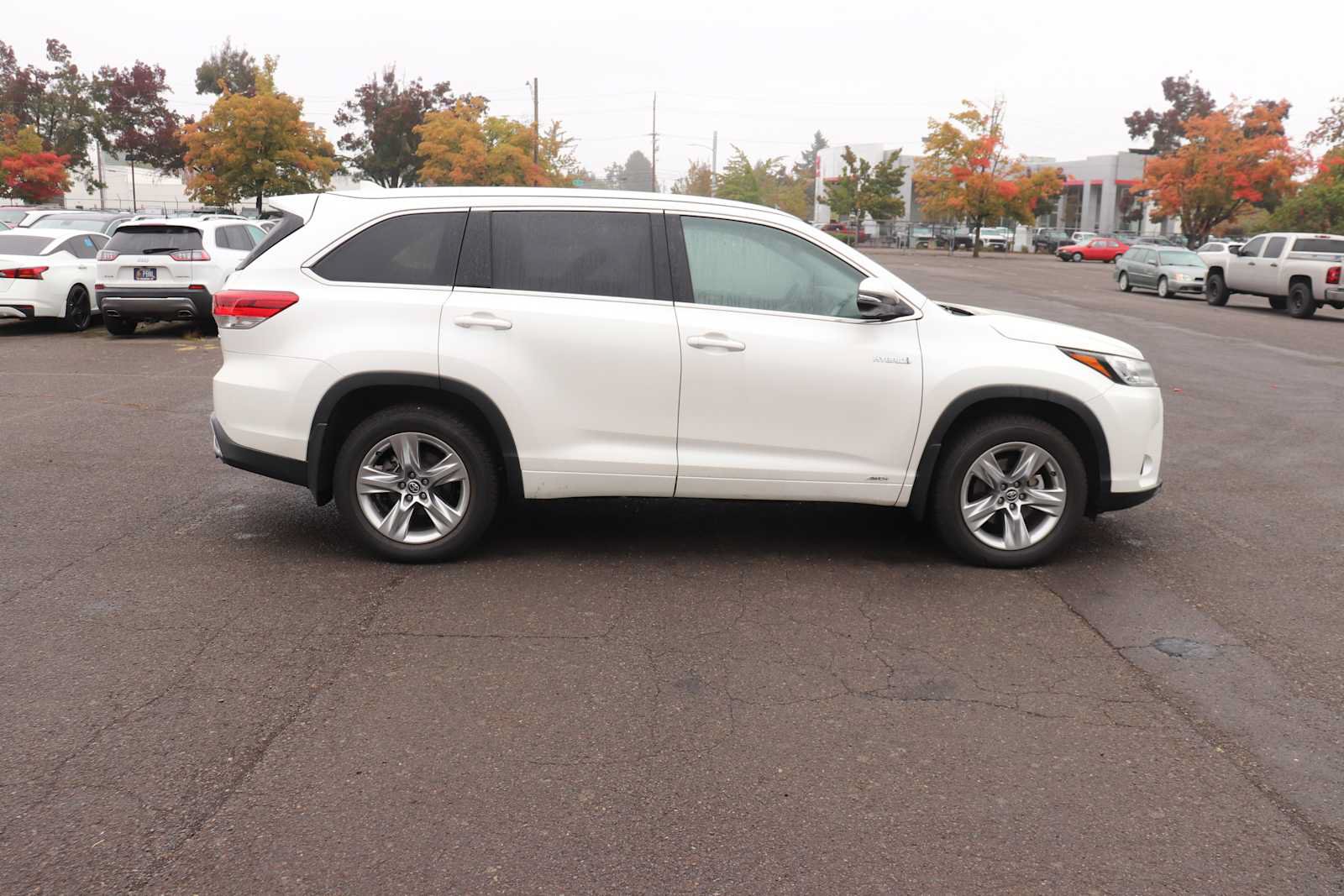 Used 2019 Toyota Highlander Limited AWD/4WD image 4