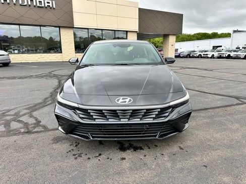 New 2025 Hyundai Elantra SEL FWD image 2