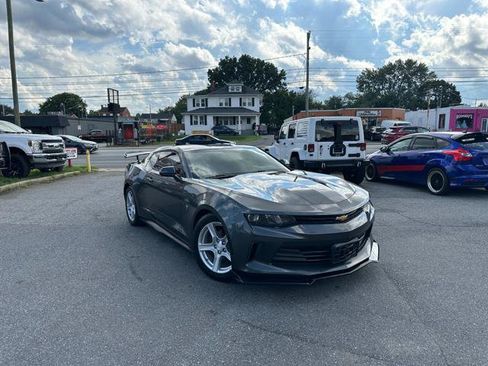 Used 2017 Chevrolet Camaro LT RWD image 3