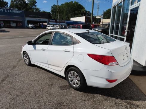 Used 2017 Hyundai Accent SE FWD image 6