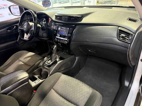 Used 2020 Nissan Rogue SV image 38
