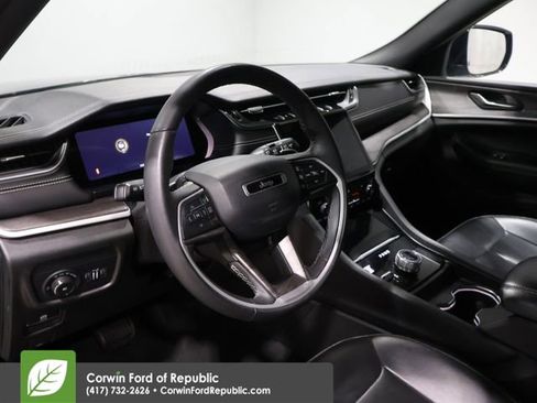 Used 2024 Jeep Grand Cherokee Limited AWD/4WD image 12