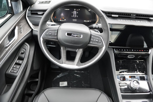 New 2026 Jeep Grand Cherokee Limited w/ Limited Altitude Package AWD/4WD image 15