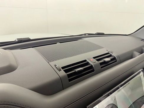 New 2026 Land Rover Defender 110 X-Dynamic SE image 31