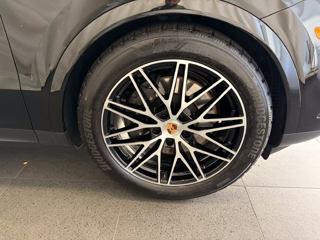 Certified 2026 Porsche Cayenne AWD/4WD image 13