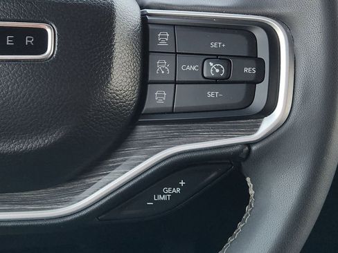 Used 2024 Jeep Wagoneer Series II w/ Flexible Seating Group image 29