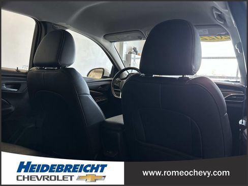 Used 2022 Chevrolet Bolt EUV LT w/ Convenience Package image 30