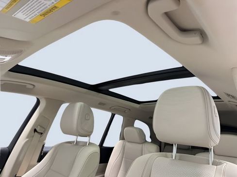 Certified 2025 Mercedes-Benz GLS 450 4MATIC image 31