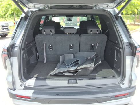 Certified 2025 Chevrolet Traverse LT w/ Driver Confidence Package FWD image 16