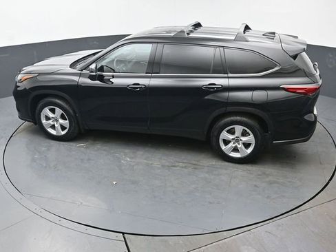 Certified 2022 Toyota Highlander LE image 39