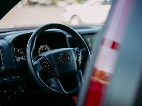 Used 2023 Nissan Frontier PRO-4X image 15