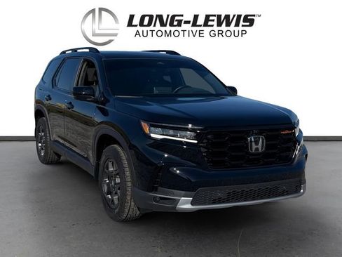 Used 2025 Honda Pilot TrailSport image 7