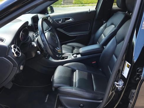 Used 2019 Mercedes-Benz GLA 250 4MATIC image 10