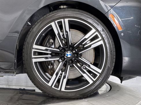 Used 2023 BMW i7 xDrive60 AWD/4WD image 12