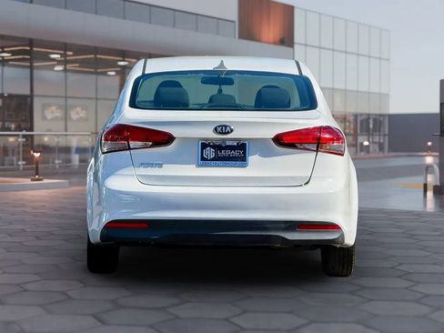 Used 2018 Kia Forte LX image 2