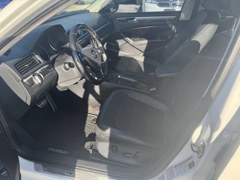 Used 2016 Volkswagen Passat 1.8T R-Line w/ R-Line Lighting Package image 3