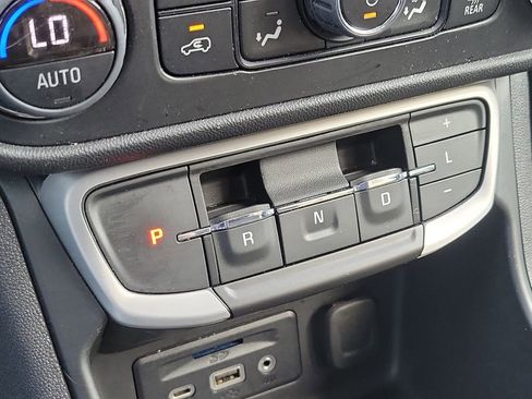 Certified 2023 GMC Terrain SLT FWD image 32