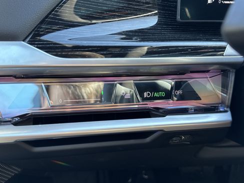 New 2026 BMW 750e xDrive w/ Luxury Rear Seating Package image 19