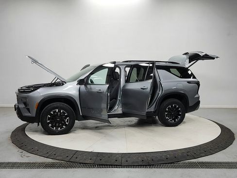 Used 2025 Chevrolet Traverse Z71 AWD/4WD image 12