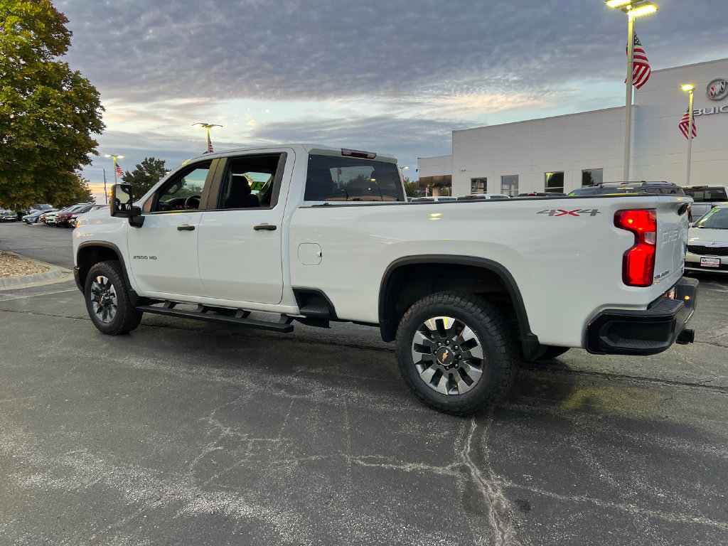 Used 2021 Chevrolet Silverado 2500 Custom w/ Custom Value Package AWD/4WD image 10
