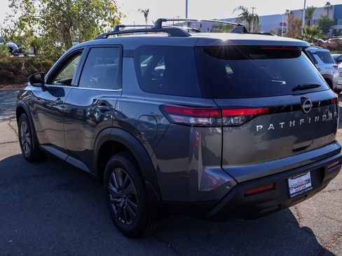 New 2025 Nissan Pathfinder SV image 6