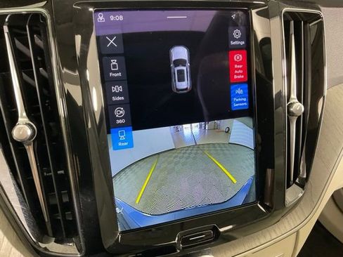 Certified 2023 Volvo XC60 B5 Plus AWD/4WD image 10