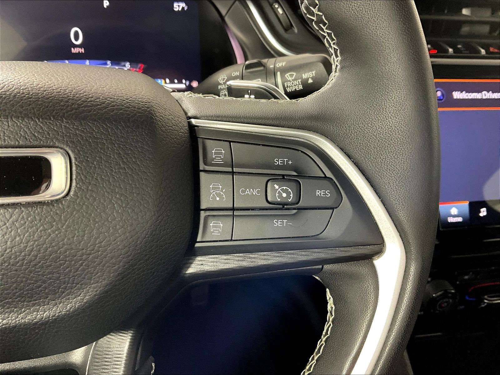 Used 2023 Jeep Grand Cherokee Altitude AWD/4WD image 12