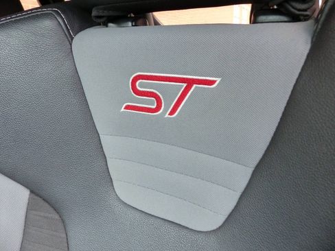 Used 2017 Ford Focus ST FWD image 27