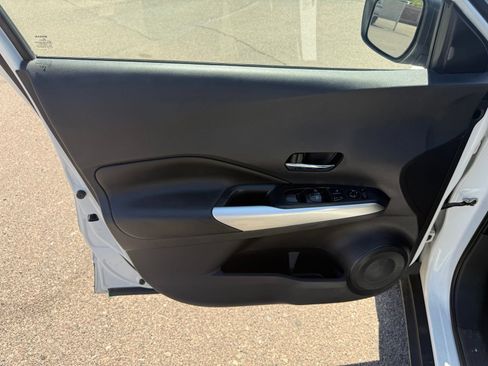 Used 2018 Nissan Kicks SR w/ Premium Package FWD image 15