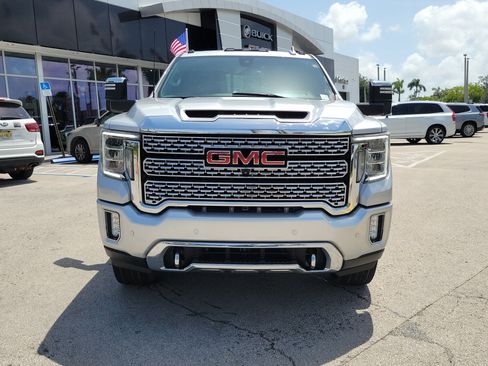Used 2021 GMC Sierra 2500 Denali w/ Denali Ultimate Package AWD/4WD image 2