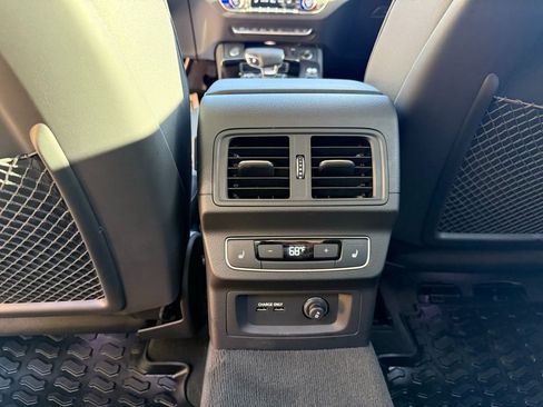 Used 2025 Audi Q5 e Prestige w/ Prestige Package image 24