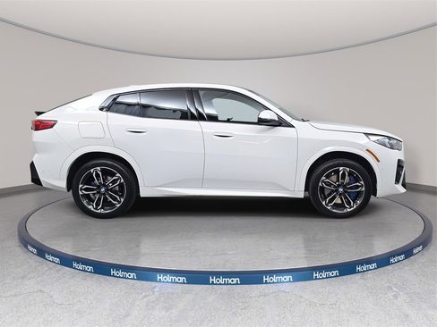 Used 2025 BMW X2 xDrive28i w/ M Sport Package image 5