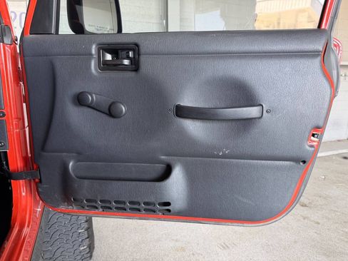 Used 2005 Jeep Wrangler Unlimited Rubicon AWD/4WD image 13