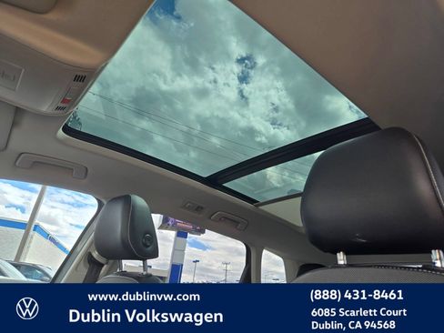 Certified 2023 Volkswagen Taos SE w/ Panoramic Sunroof Package FWD image 17