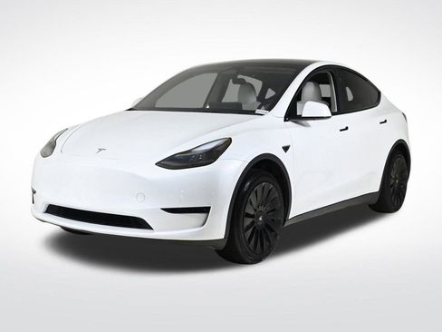 Used 2024 Tesla Model Y 2WD image 1